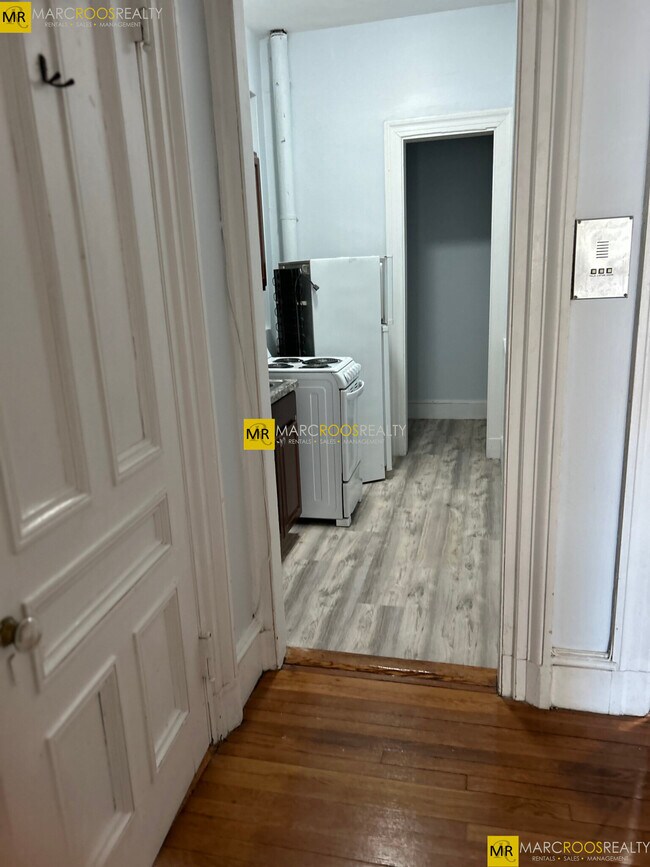 Building Photo - 408 Beacon St