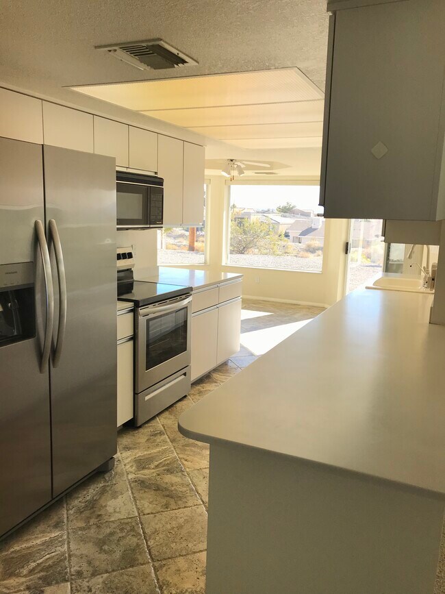 Kitchen - 2870 Arabian Dr