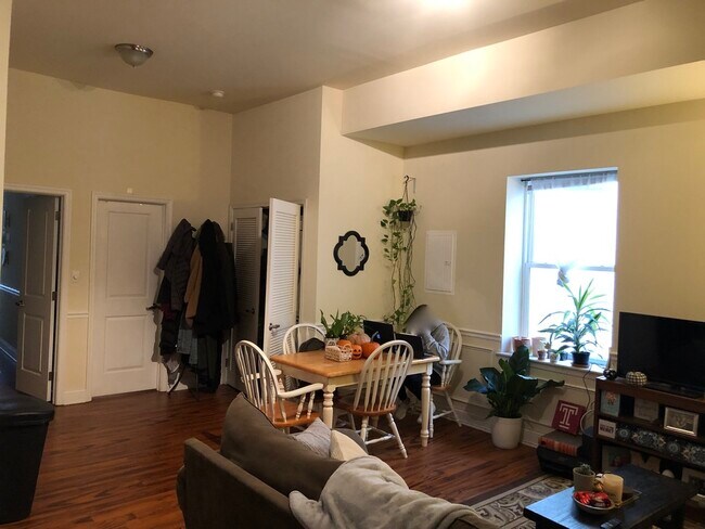 Espacio habitable abierto - 1533 N 15th St
