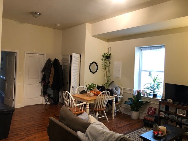 Open living space - 1533 N 15th St
