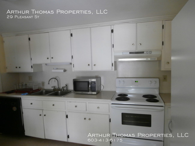 Building Photo - Two bedroom on quiet street