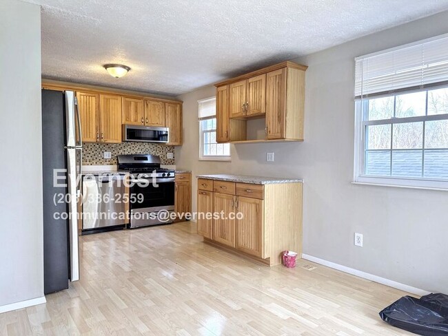 Building Photo - 2068 Robin Hood Dr