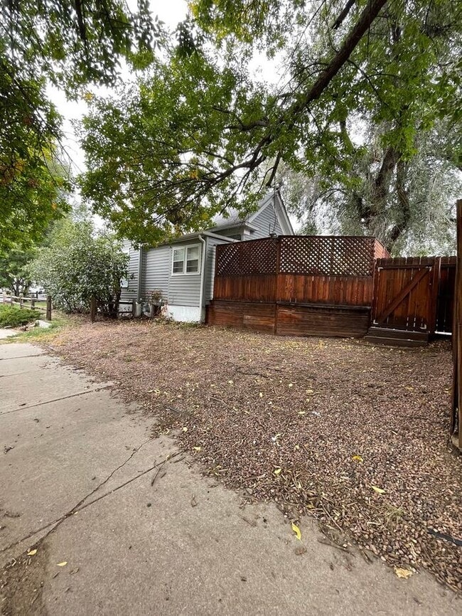 Foto del edificio - 3 Bedroom rancher in desirable West Side C...