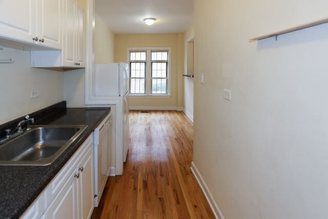 Foto del edificio - 714 W Barry Ave