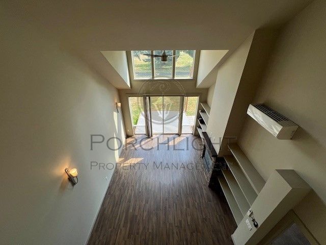 Building Photo - 2200 Greenview Cir