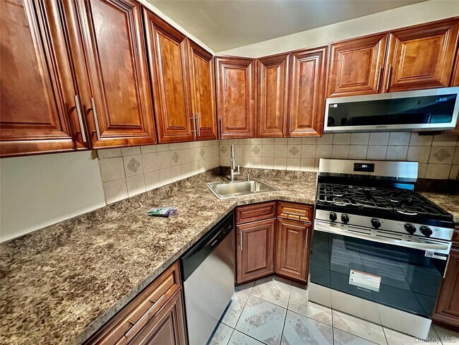 Foto del edificio - 255-08 148th Ave