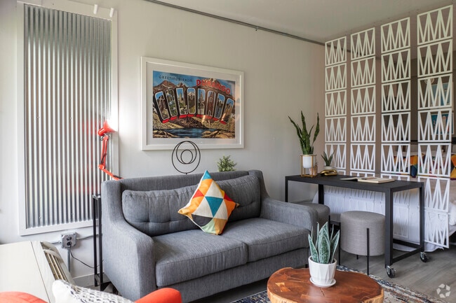 Estudio - 314 pies cuadrados - Sala de estar - River Roost