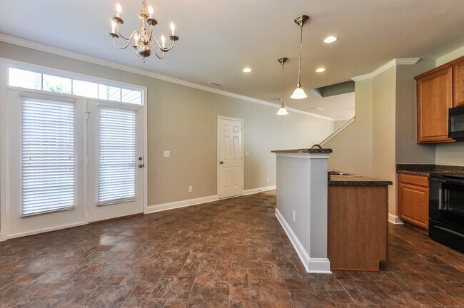 Building Photo - 130 Norwich Dr