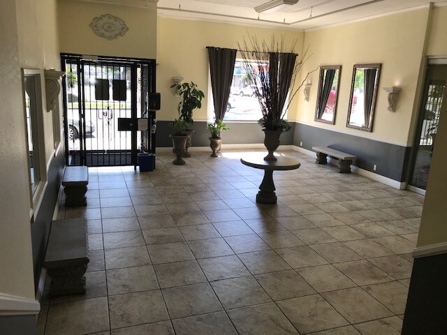 Foto del edificio - 1275 Westchester Pl