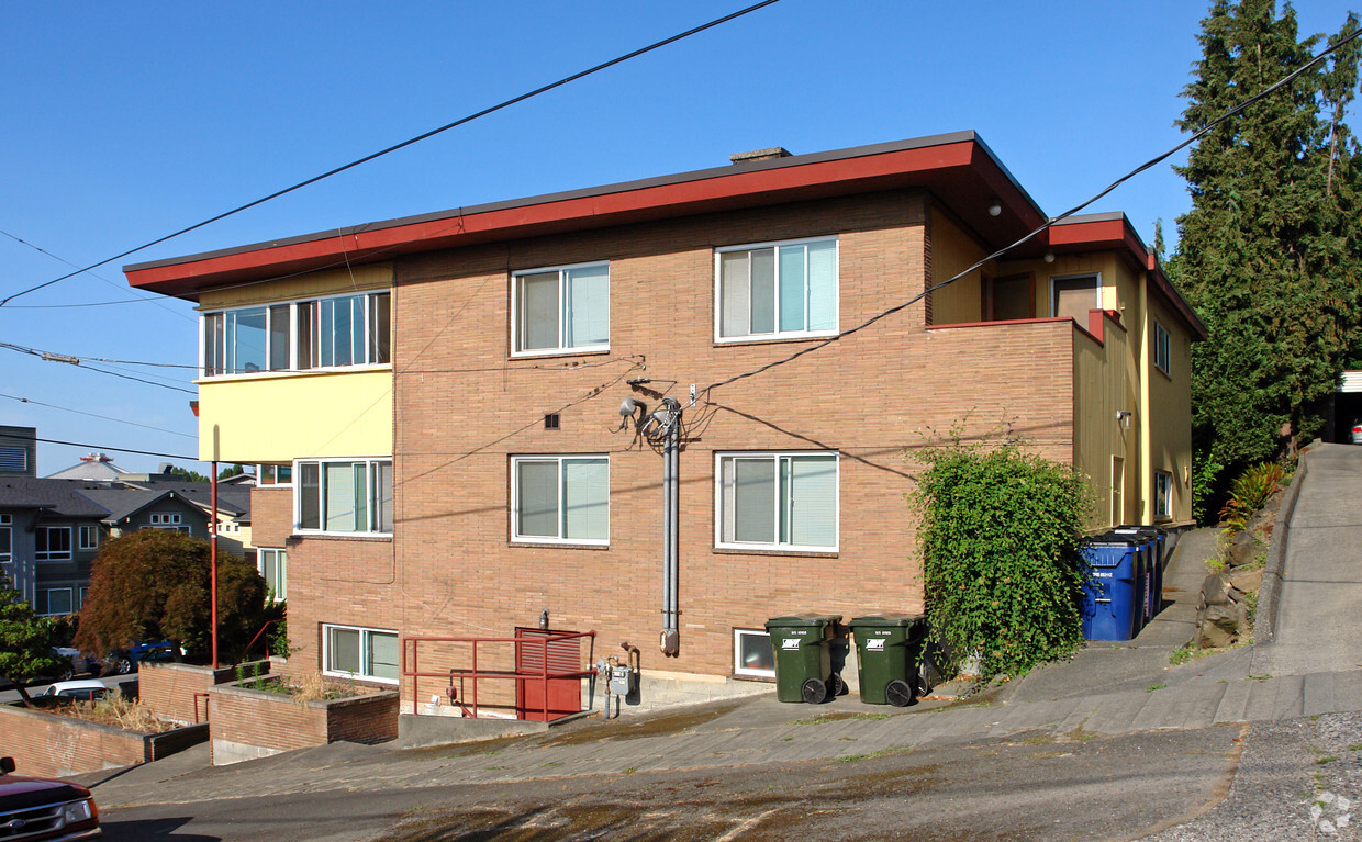 Building Photo - Queen Vue Court
