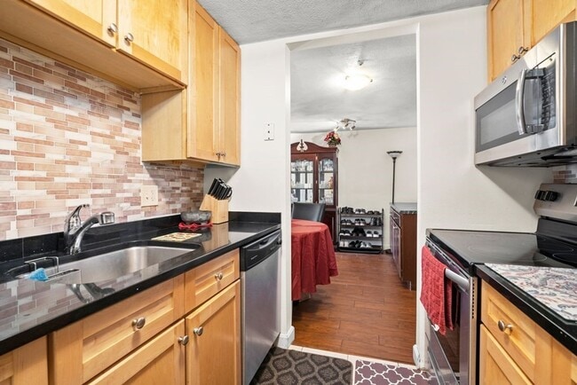 Minutes to Assembly Row - Highway Access - Off St. Parking - On Site Laundry - Storage - Update K... - Minutes to Assembly Row - Highway Access - Off St. Parking - On Site Laundry - Storage - Update K... Apartment