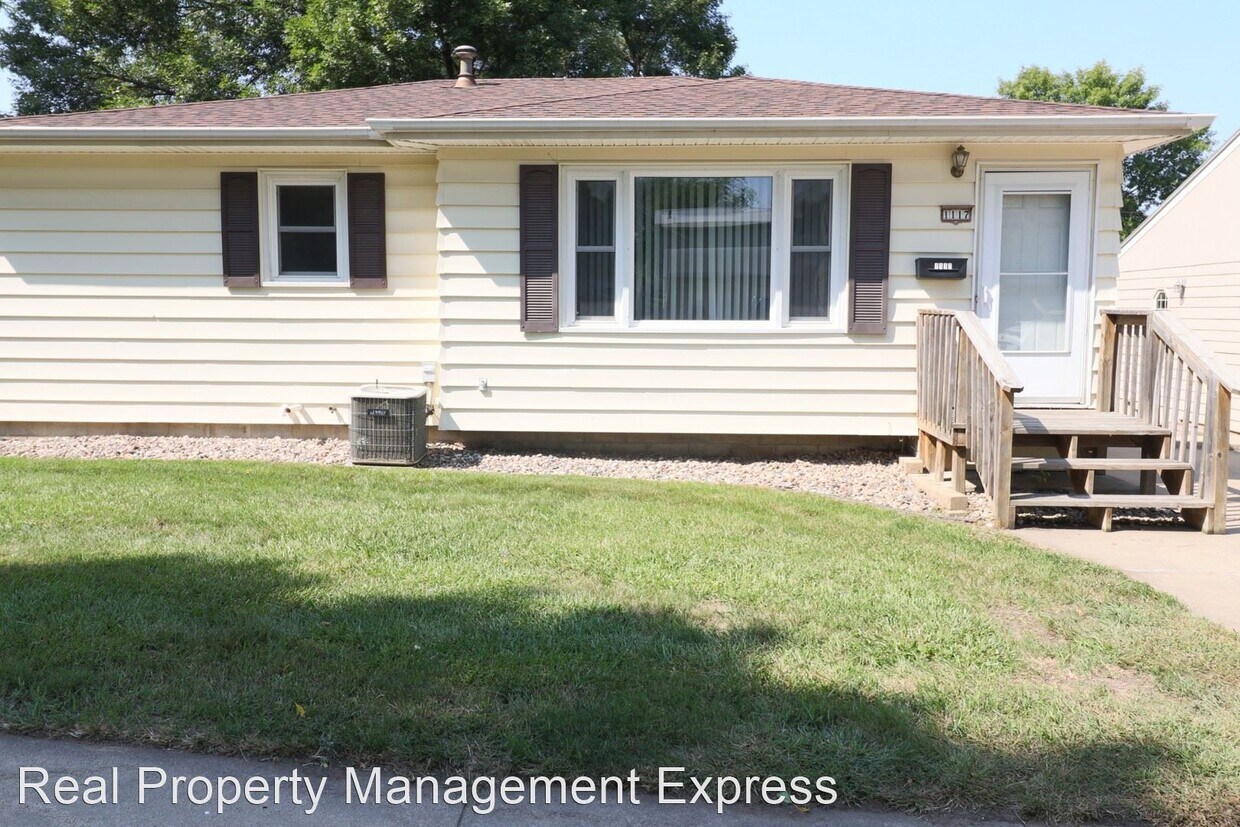 Primary Photo - 4 br, 2 bath House - 1117 N Summit Ave