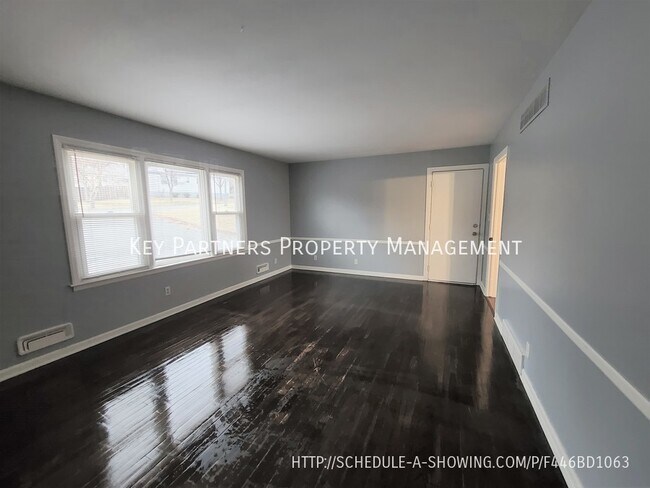 Foto del edificio - 1309 W 100th Terrace - Short term option!