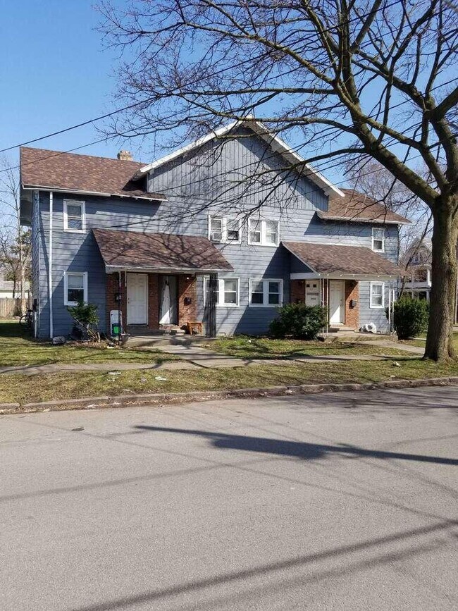 Building Photo - 451 23rd St