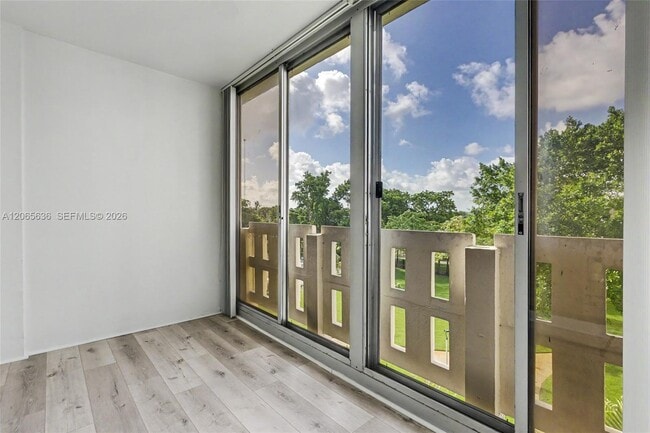 Building Photo - 4330 Hillcrest Dr