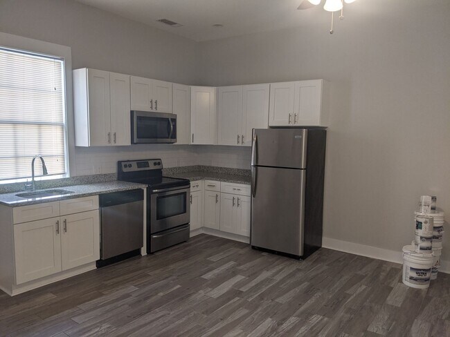 Foto del edificio - Renovated 1bd/1ba Near Starland and Ardsle...