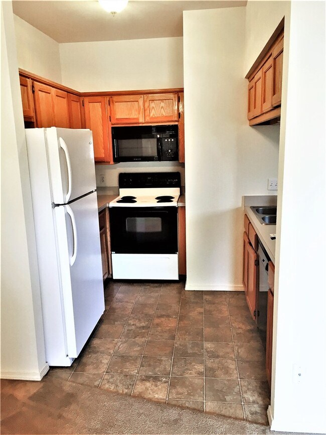 Building Photo - 1766 N Gregg Ave