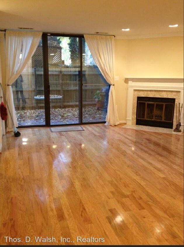 Primary Photo - 2 br, 2.5 bath House - 949 South Scott Street