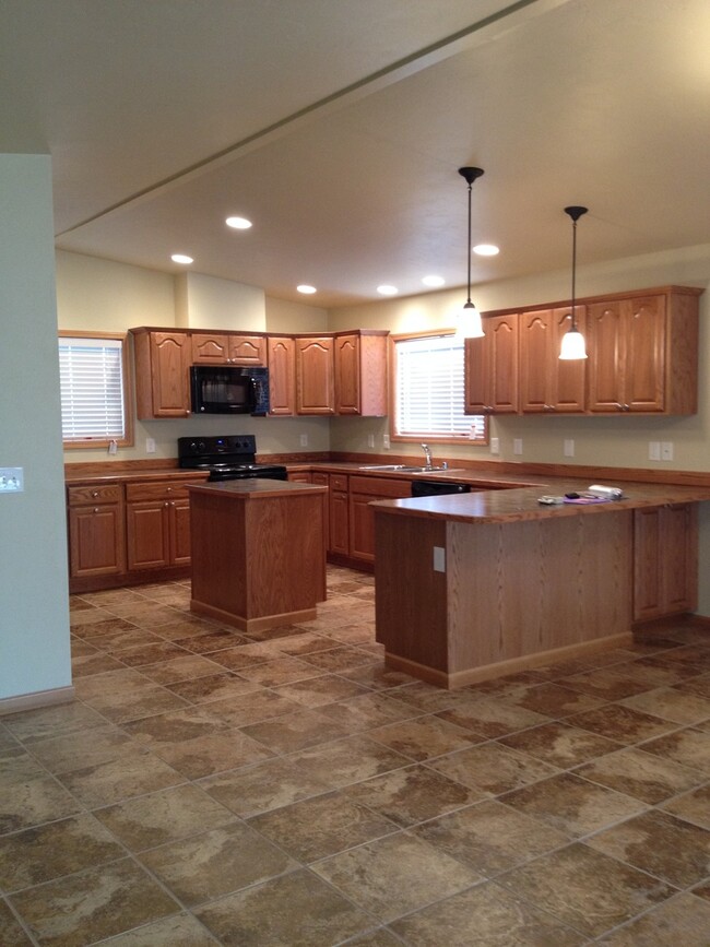 Building Photo - 3 Bed/2 Bath Home with Columbia River & Mt...