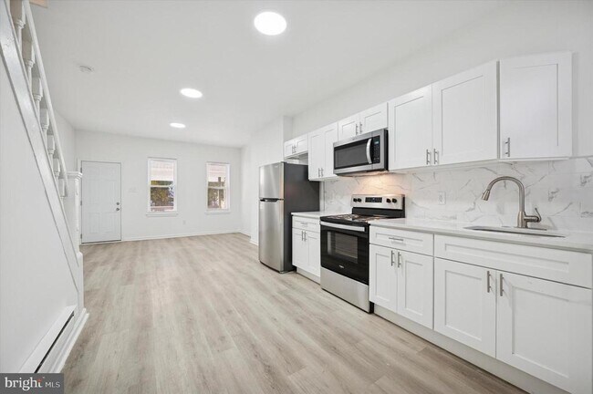 Building Photo - 2535 N Newkirk St