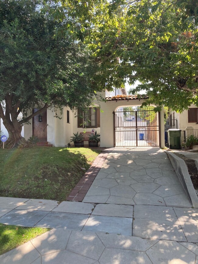 Building Photo - 400 S Citrus Ave