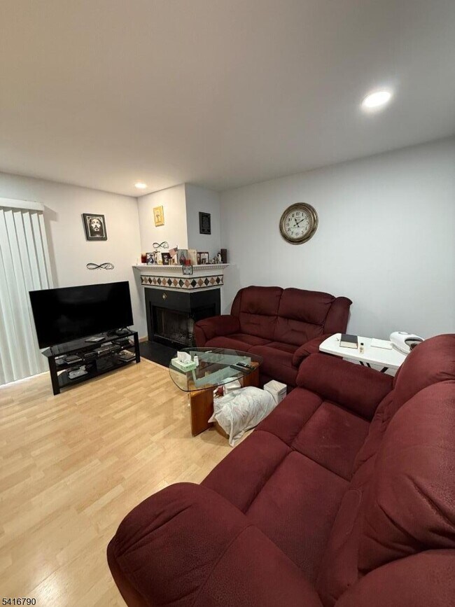 Foto del edificio - 195 Matlook Pl