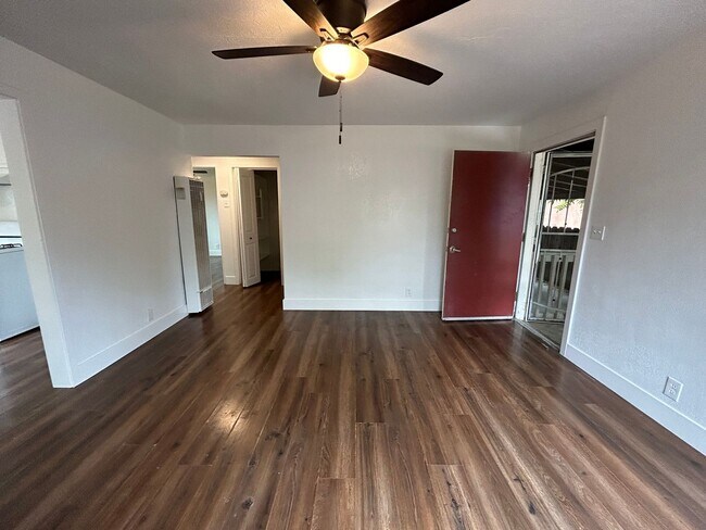 Foto del edificio - 1747 Bonnie Brae Ave