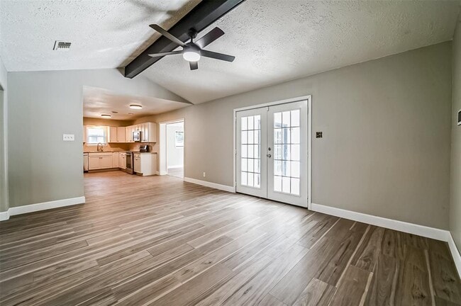 Building Photo - 707 Riverside Dr