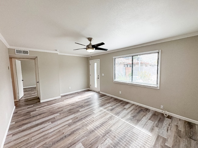 Building Photo - 515 E Dunbar Dr