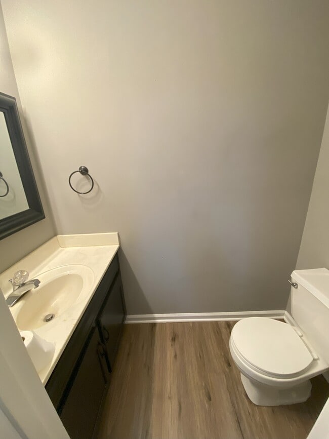 Foto del edificio - 8625 Leatherwood Trl