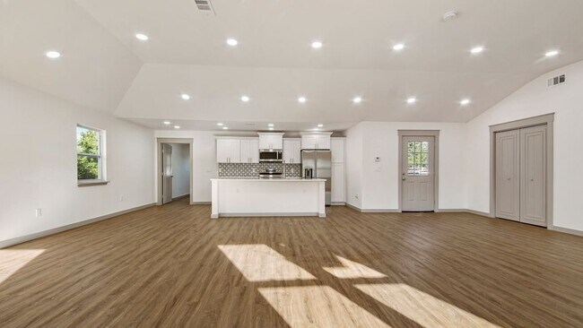 Building Photo - 112 N Gayle Ave