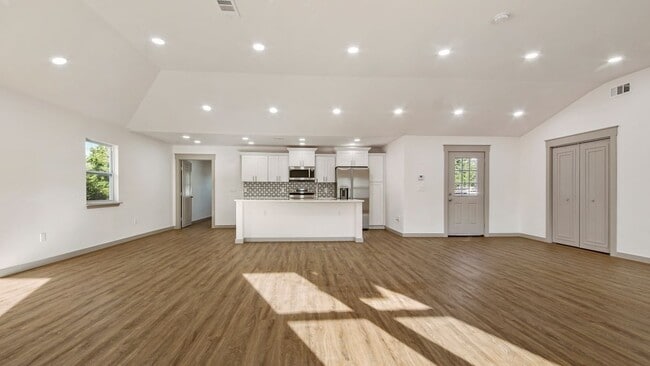 Foto del edificio - 112 N Gayle Ave