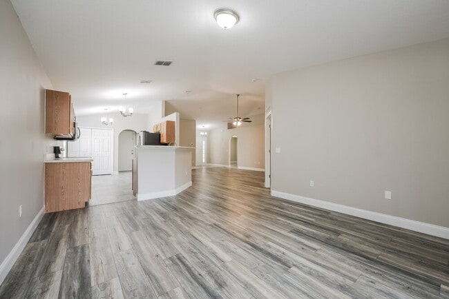 Building Photo - 2147 Sandridge Cir