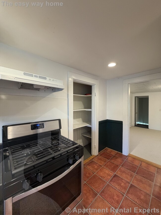 Building Photo - 92 Pleasant St