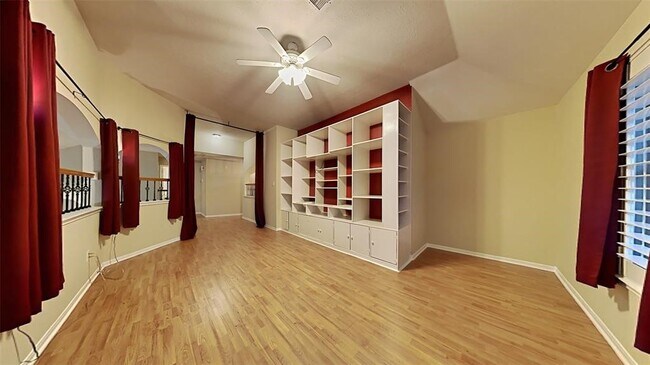 Foto del edificio - 2114 Winding Hollow Dr
