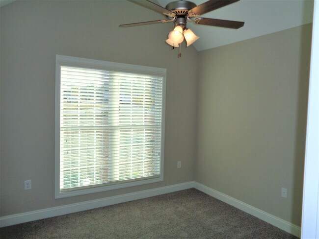 Foto del edificio - Elegant Southern Comfort: Your Dream Home ...