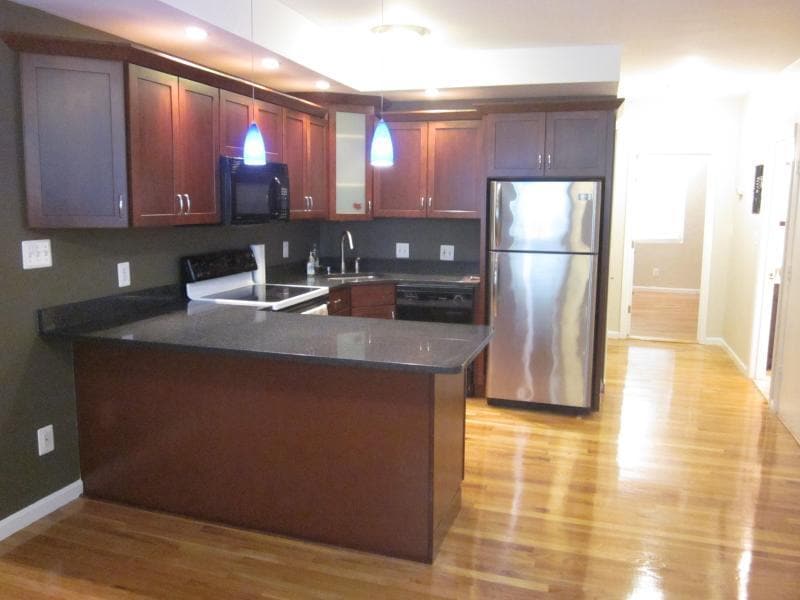 Primary Photo - 202 W 9th St