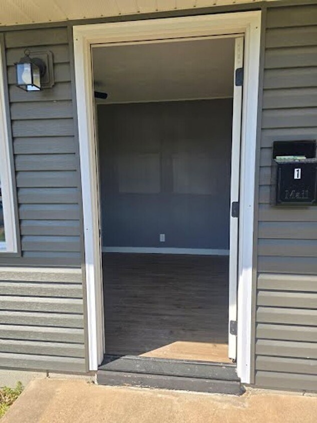 Foto principal - Newly Renovated 1 bed 1 bath