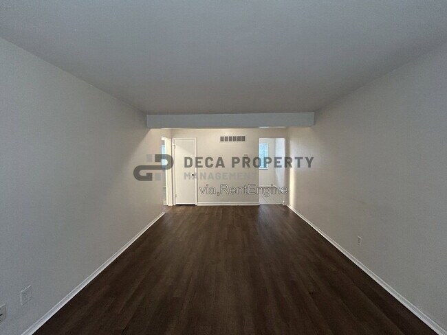 Foto del edificio - 9910 Broadmoor Dr