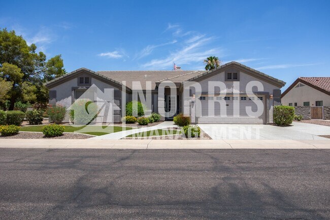 Building Photo - Beautiful Home Located in The Links