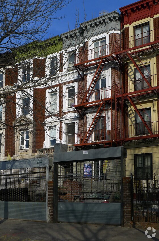 719 Eastern Pky, Brooklyn, NY 11213 Apartments in Brooklyn, NY