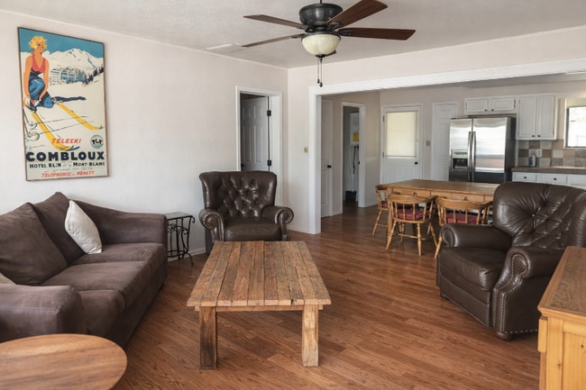 Building Photo - 1007 Cll De Oro