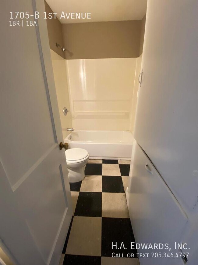 Foto del edificio - 1705 1st Ave