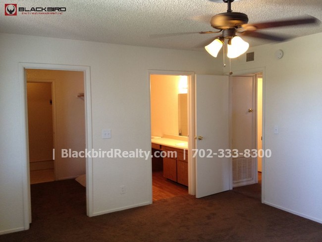 Building Photo - 5062 Kell Ln