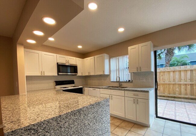 Foto del edificio - Modern Comfort Meets Convenience: Your 2-B...