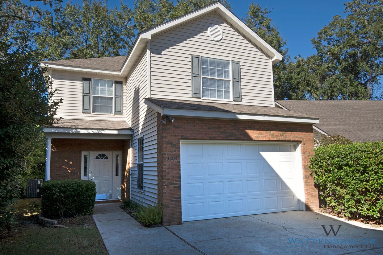 Primary Photo - 3204 Castle Ct
