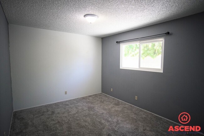Building Photo - Charming Home with SOLAR in East Bakersfield!