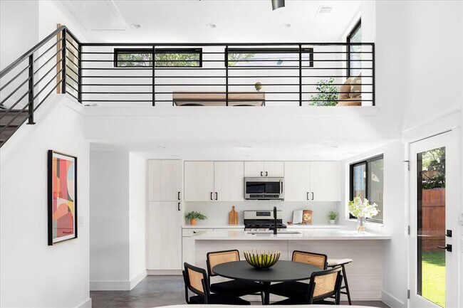 Foto del edificio - 409 W 55th 1/2 St