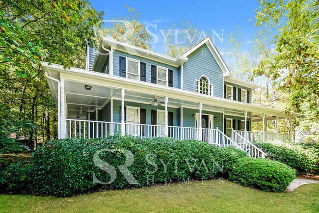 Foto del edificio - The living is easy in this 4 bedroom, 2.5 ...