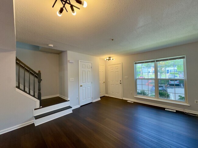 Photo - Charming 3 Bedroom/2 Bathroom Apartment in...